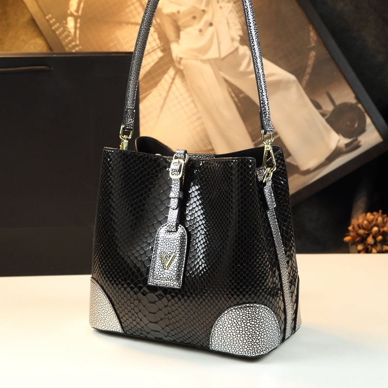 Fashion Serpentine Leather Bag