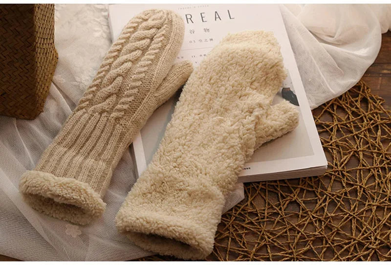 Women's Twist Flowers Wool Knit Mittens