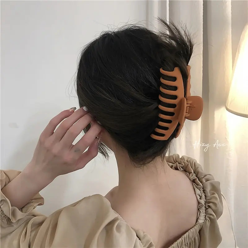 Oval Grasp Hair Clip - The Next Door Neighbor 